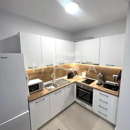 Inn Exquisite 703 Golem (Tirana)