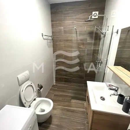Exquisite 703 Inn Golem (Tirana)
