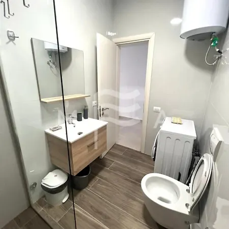 Inn Exquisite 703