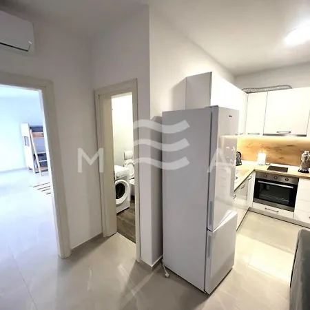 Inn Exquisite 703 Golem (Tirana)