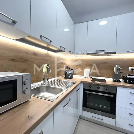 Inn Exquisite 703 Golem (Tirana)