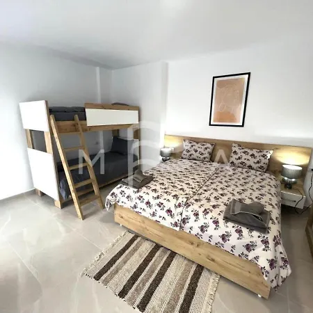 Inn Exquisite 703 Golem (Tirana)